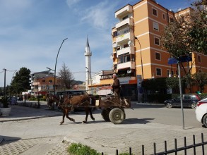 En stop : Rrogozhinë en direction de Vlorë